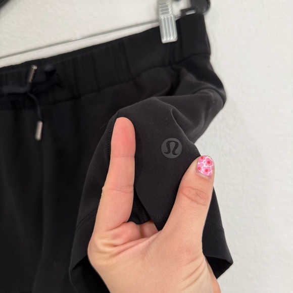 Lululemon On The Fly Short *Woven *2.5" Black Women’s Size 8 - Picture 5 of 7